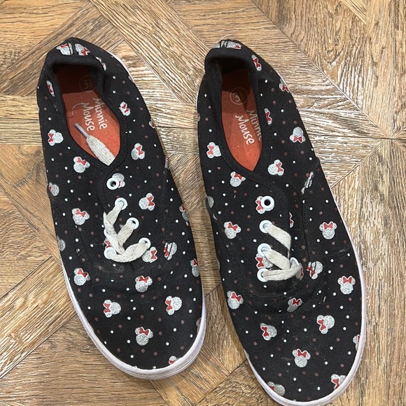 Minnie Mouse shoes sz 3 1/2 good condition - Picture 1 of 3